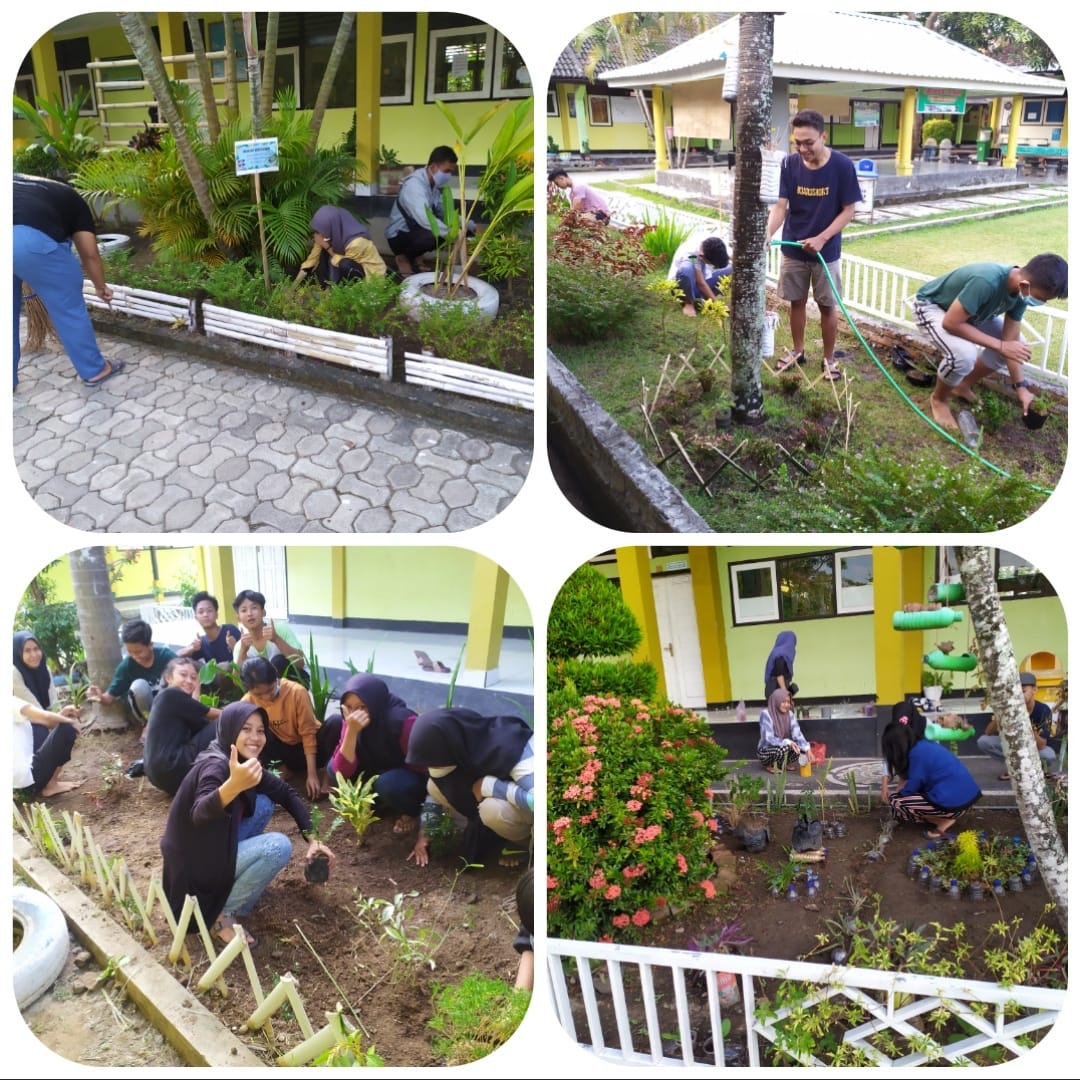 Menjaga Kebersihan And Keindahan Taman Sman 1 Gerung 